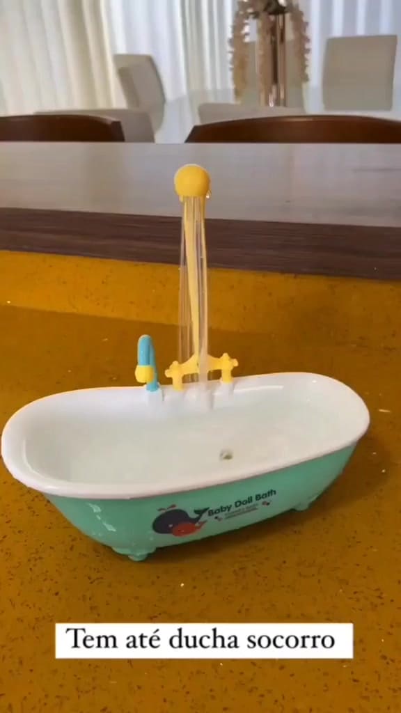 Banheira para Calopsita e Boneca com Chuveirinho – Ideal para Higiene e Diversão Com Pilha