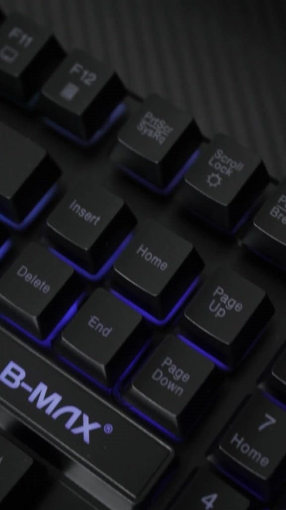 Teclado Gamer Semi-Mecânico USB Iluminação LED RGB Rainbow Anti-Ghosting Resistente a Agua ABNT2