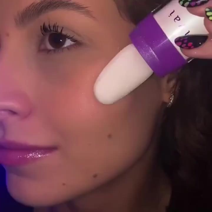 Iluminador Pó de Fada Solto Aplicador Esponja Para Rosto e Corpo Maquiagem Vivai Ou Febella
