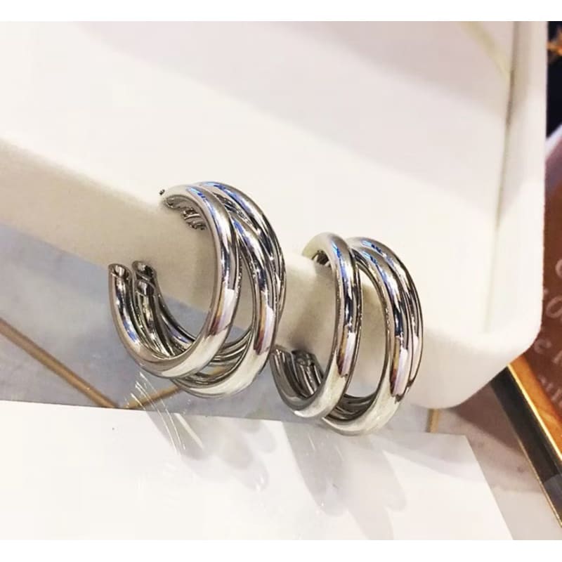 D-INNOVATE Brinco Argola 3 Fios Dourado em Aço Inox | Elegante, Antialérgico e Atemporal