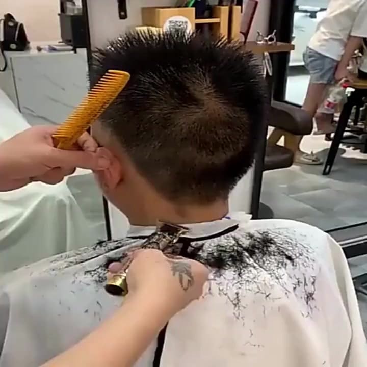 Máquina De Cortar Aparar Cabelo Barba Masculina
