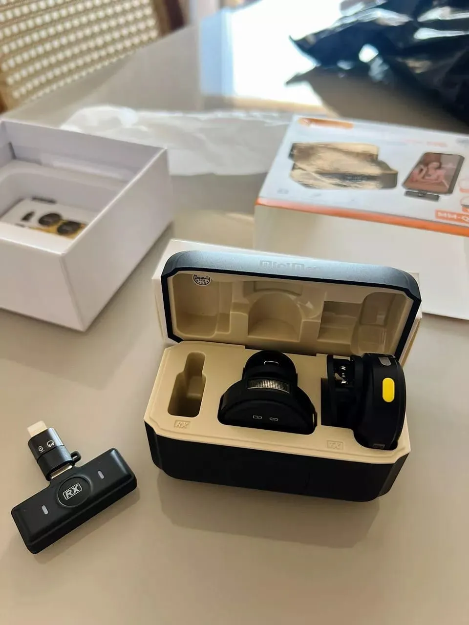 Microfone Lapela, Profissional ,Redondo Imã Sem Fio Tipo C Preto Anti Ruído Duplo Para Android E IOS, 3 PEÇAS NO ESTOJO